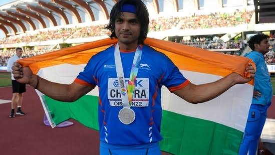 नीरज चोपडा विश्व एथलेटिक्स चैंपियनशिप मे स्वर्ण पदक जीतने वाले पहले भारतीय बने.