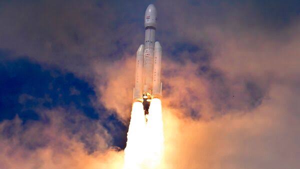 चंद्रयान – 3 बुधवार को एक बड़े ऑपरेशन से गुजरने के लिए तैयार है.