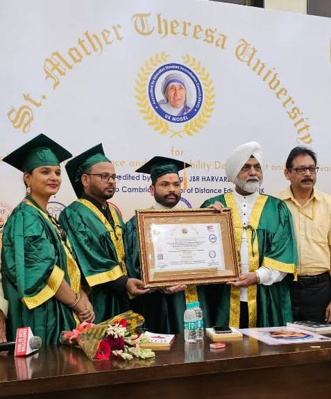 सामाजिक कार्यकर्ता सुनील कुमार वर्मा को मदर टेरेसा विश्वविद्यालय ने मानद डॉक्टरेट से सम्मानित किया.