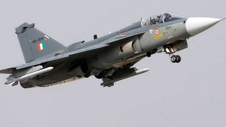 आने वाले 15 सालो में भारतीय वायुसेना के पास 350 तेजस विमान होंगे.