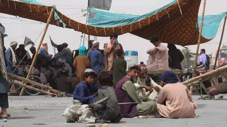 पाकिस्तान ने 10 लाख अफगान शरणार्थियो को देश से निकाला .