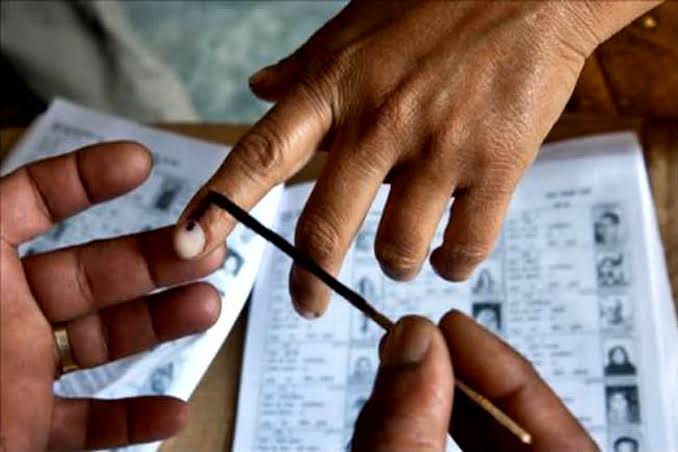तेलंगाना विधानसभा चुनाव में पहले हि दिन 100 उम्मीदवार ने नामांकन पत्र दाखिल किए.