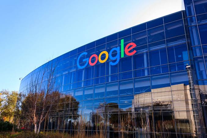 गूगल ने खर्च कम करने के लिए की छंटनी, कंपनी से सैकडो कर्मचारियो को निकाला.